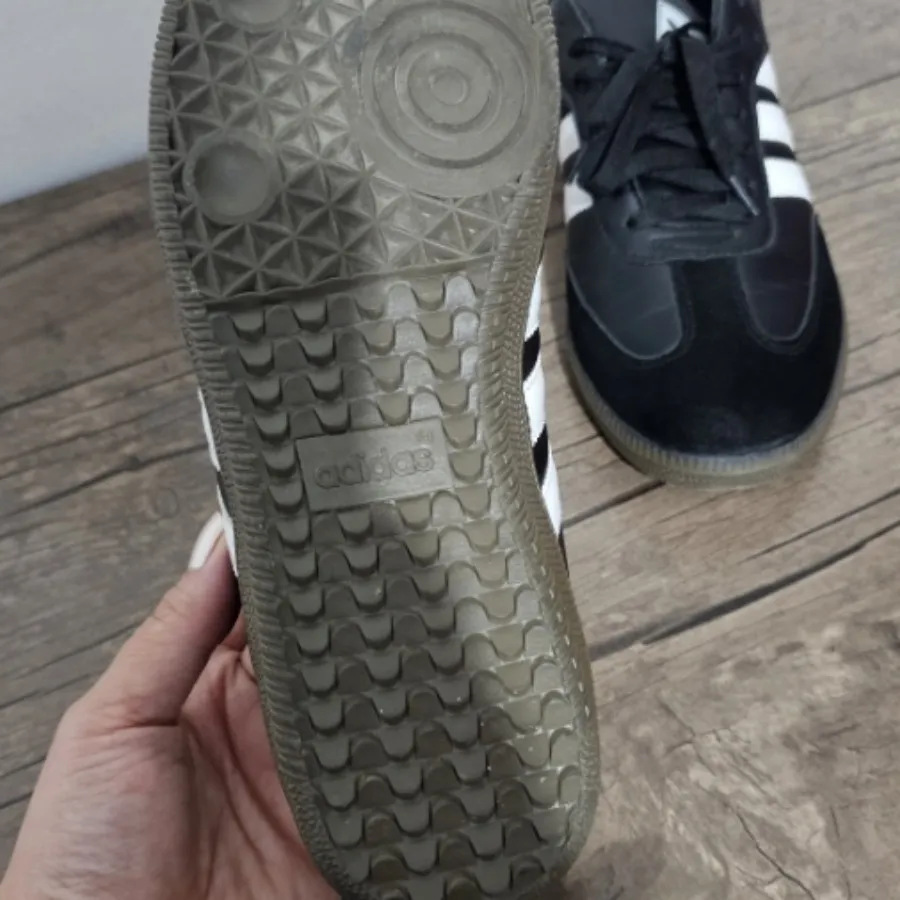 کتونی طرح آدیداس