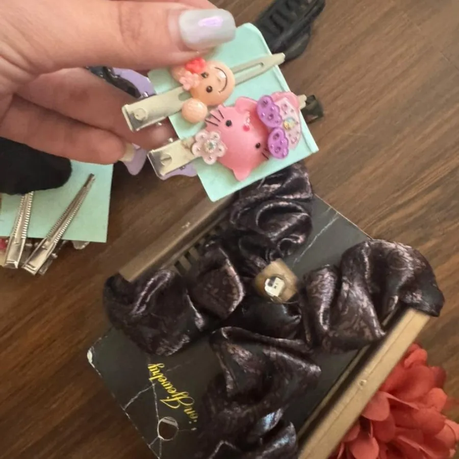 گل سر و سنجاق سر