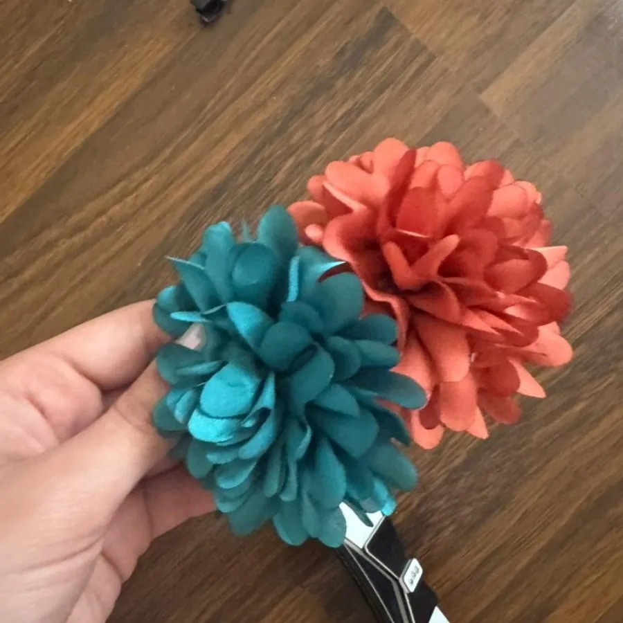 گل سر و سنجاق سر