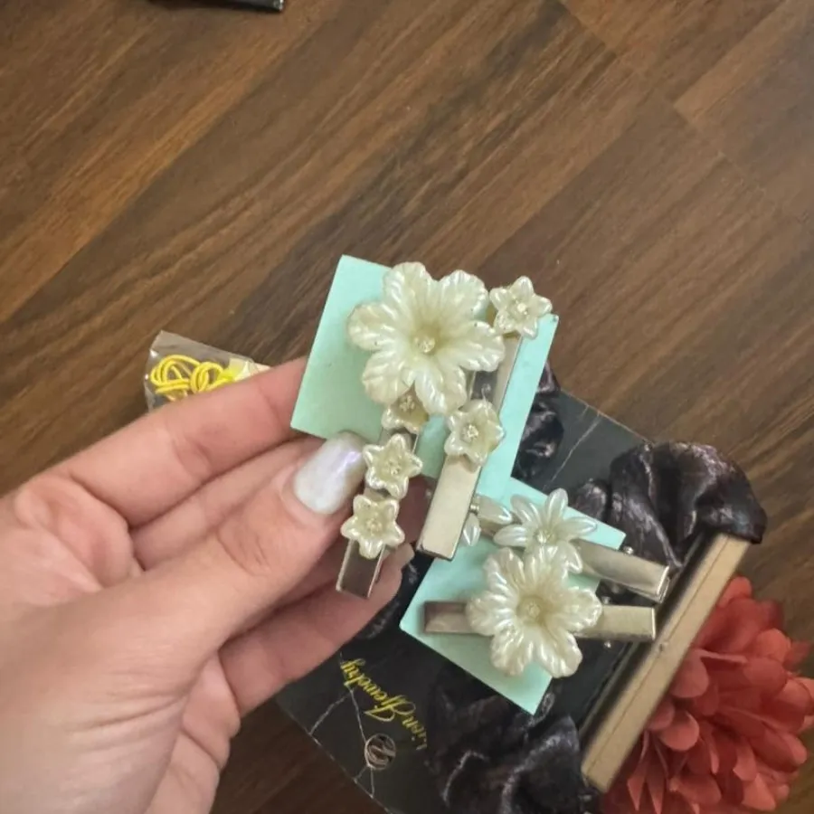 گل سر و سنجاق سر