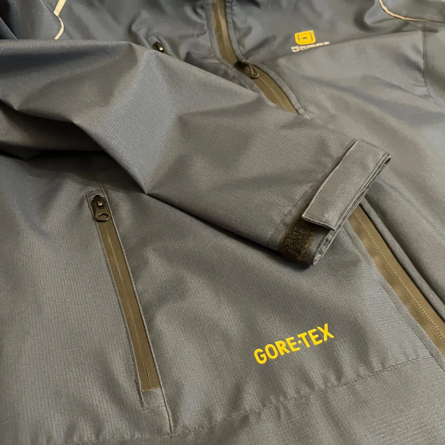 کاپشن گورتکس لایت