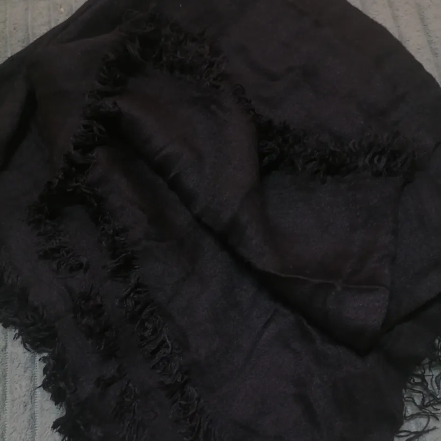 روسری مشکی پاییزه