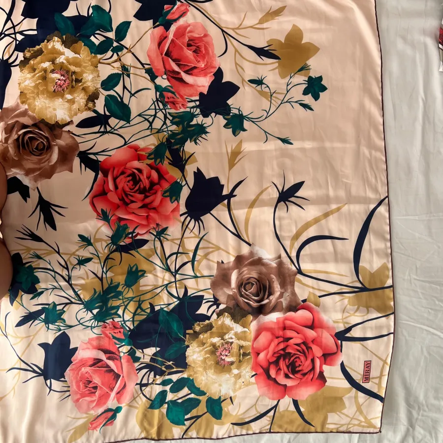 روسری گلدارمربعی