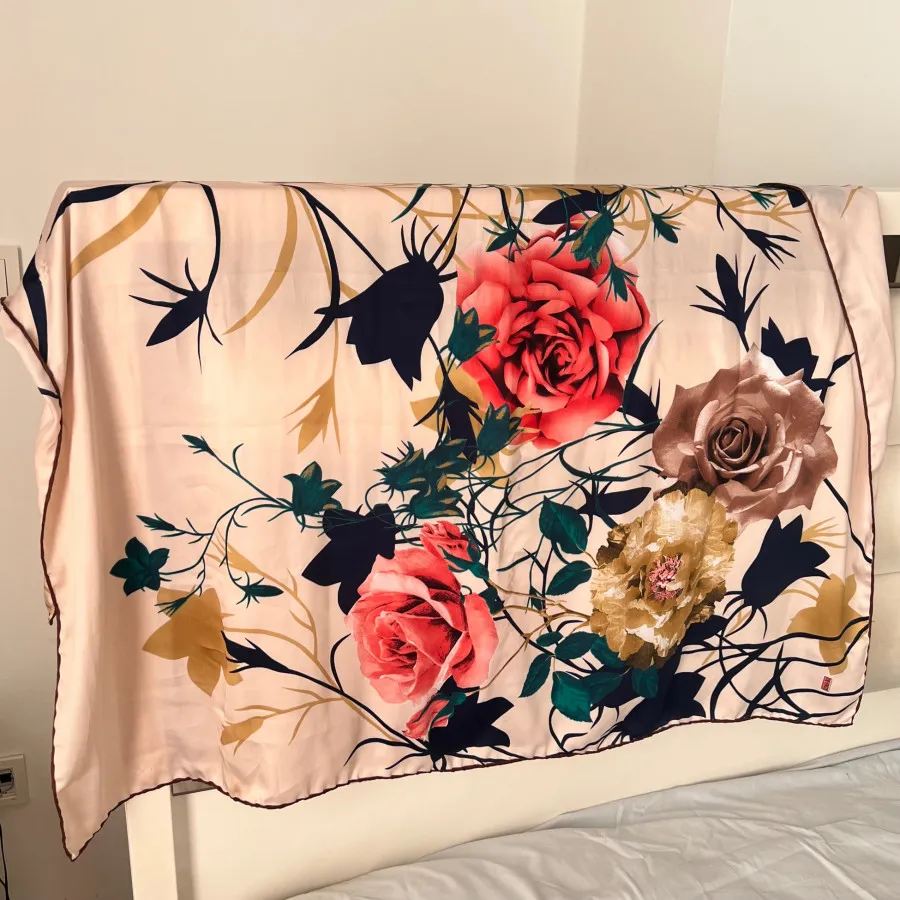 روسری گلدارمربعی