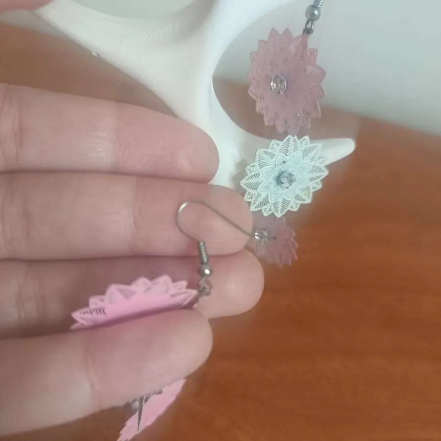 گوشواره سفید صورتی و پلاک