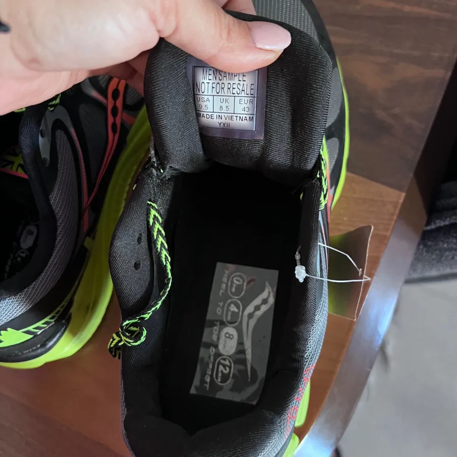 کفش کتونی ساکنی