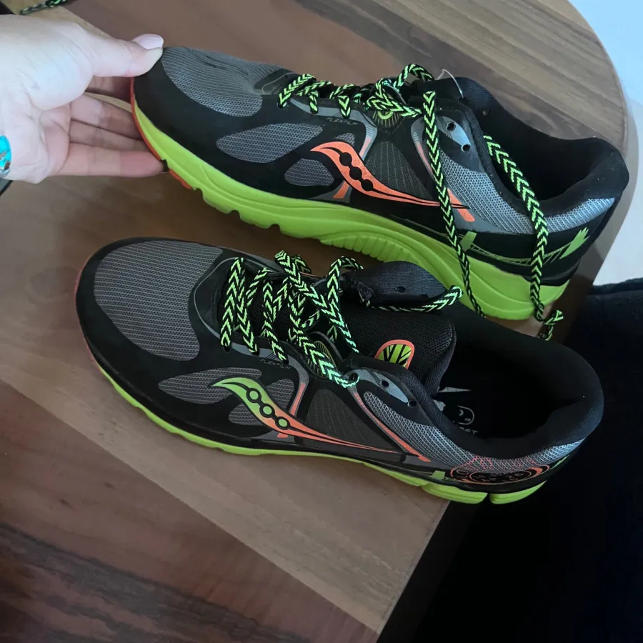 کفش کتونی ساکنی