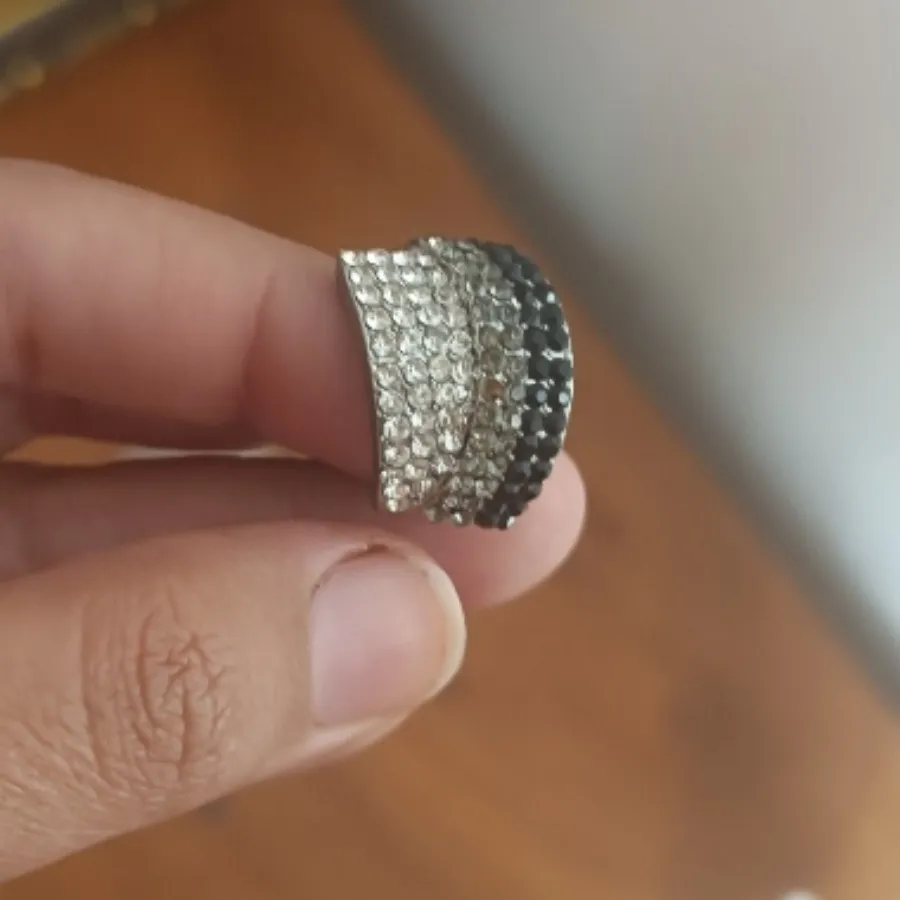 انگشتر و دستبند