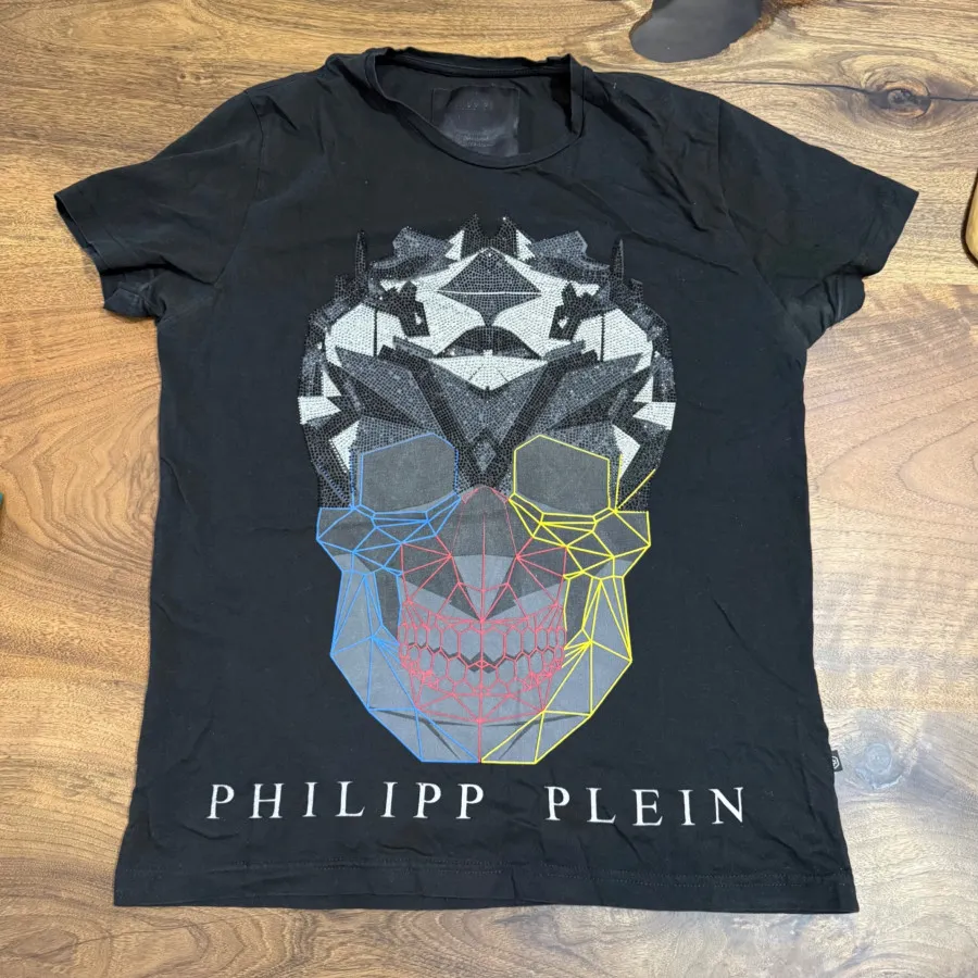 چند عدد تاپ و تیشرت