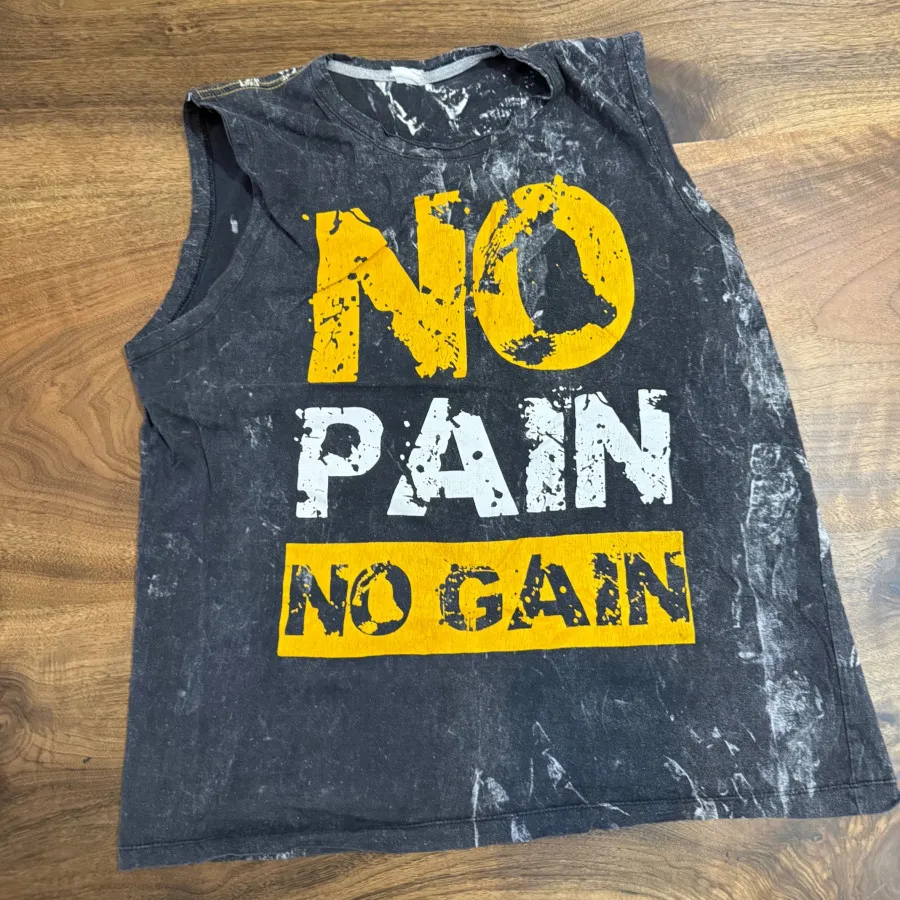 چند عدد تاپ و تیشرت