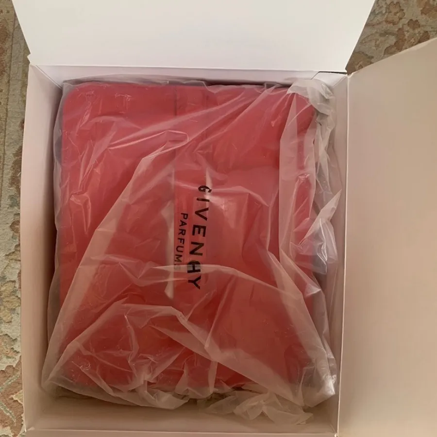 کیف آرایشی برند ژیوانشی