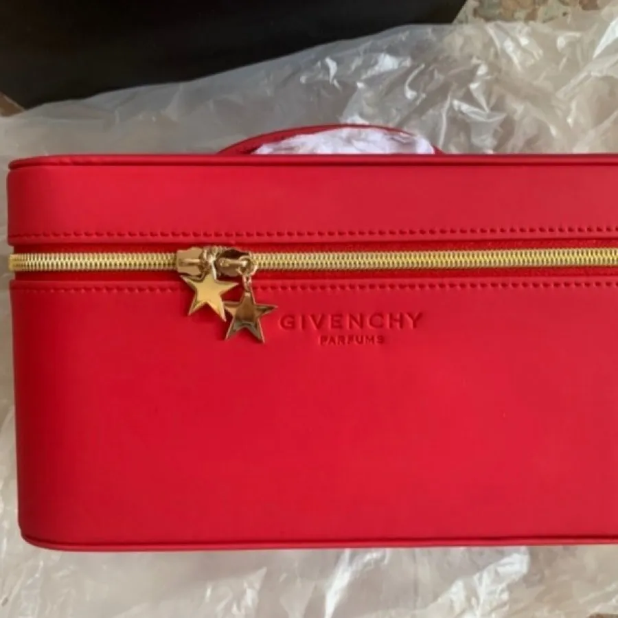 کیف آرایشی برند ژیوانشی