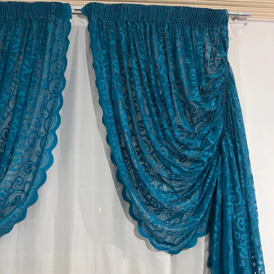 کنار پرده توری