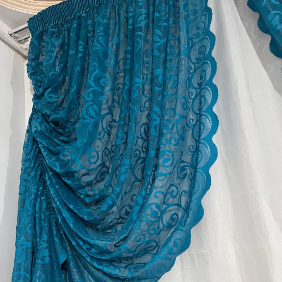 کنار پرده توری