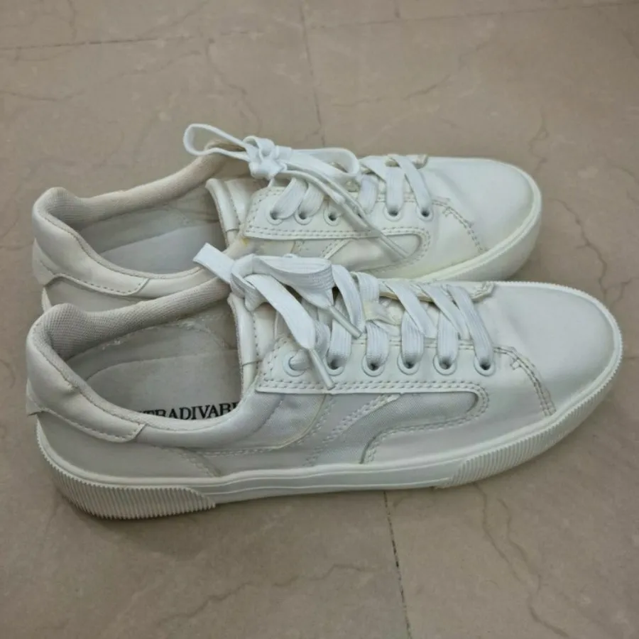 اسنیکرز استرادیواریوس