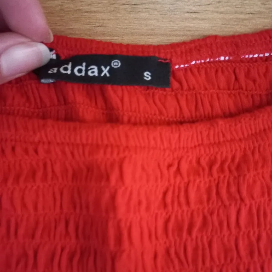 نیم تنه قرمز