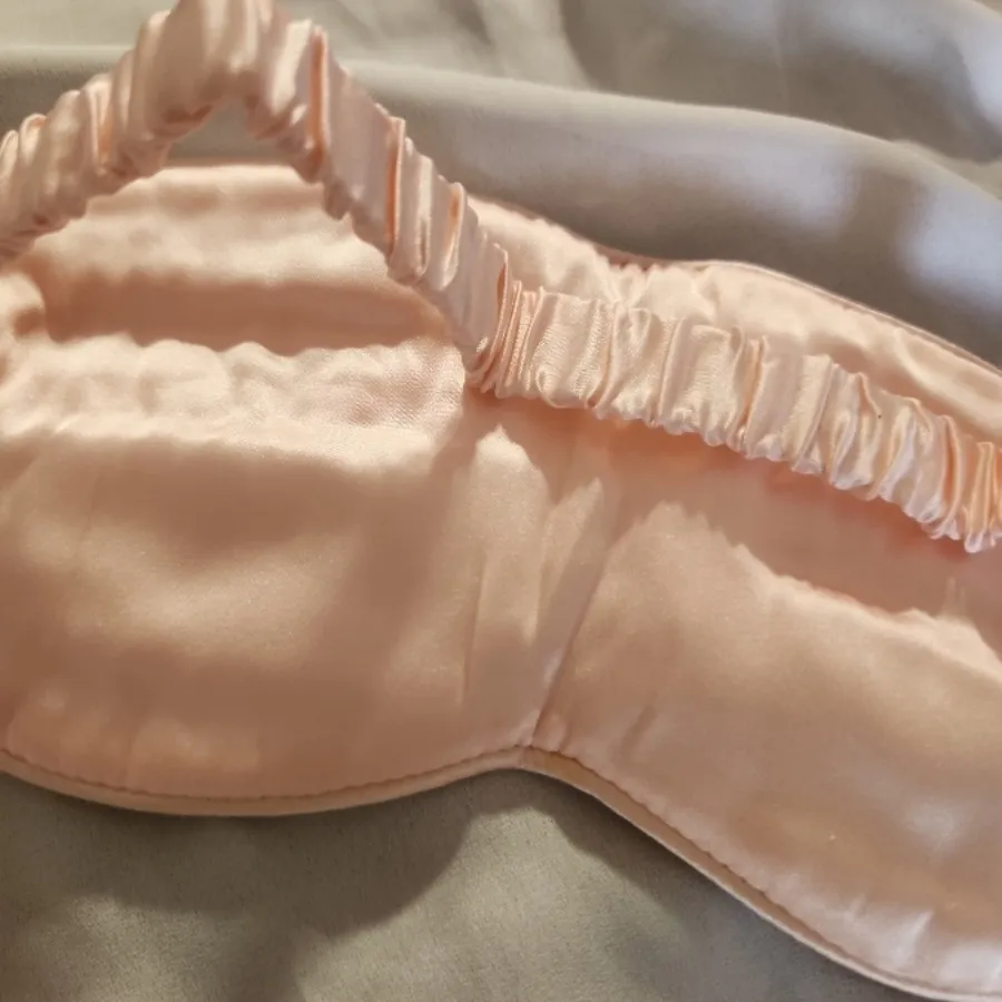 چشم بند سیلک شامپاینی