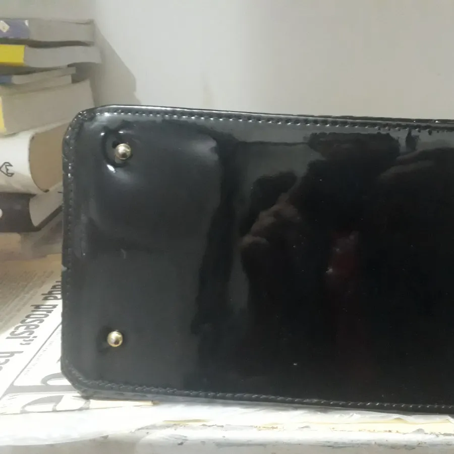 کیف ورنی پوست ماری