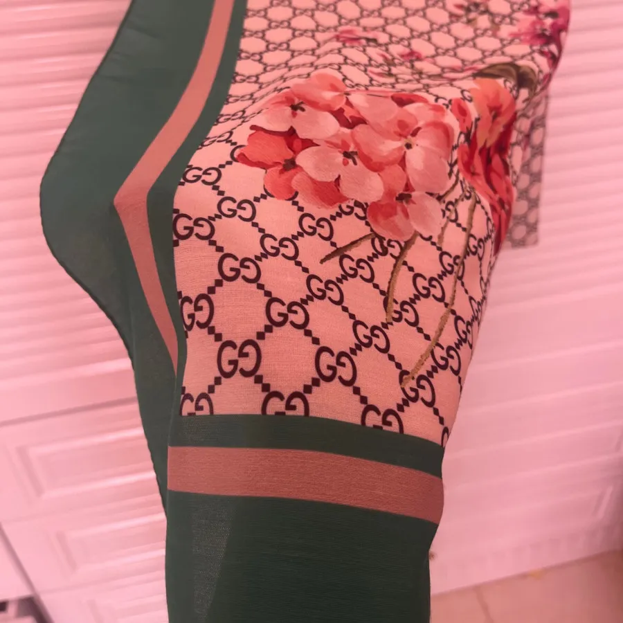 شال گوچی منگوله دار