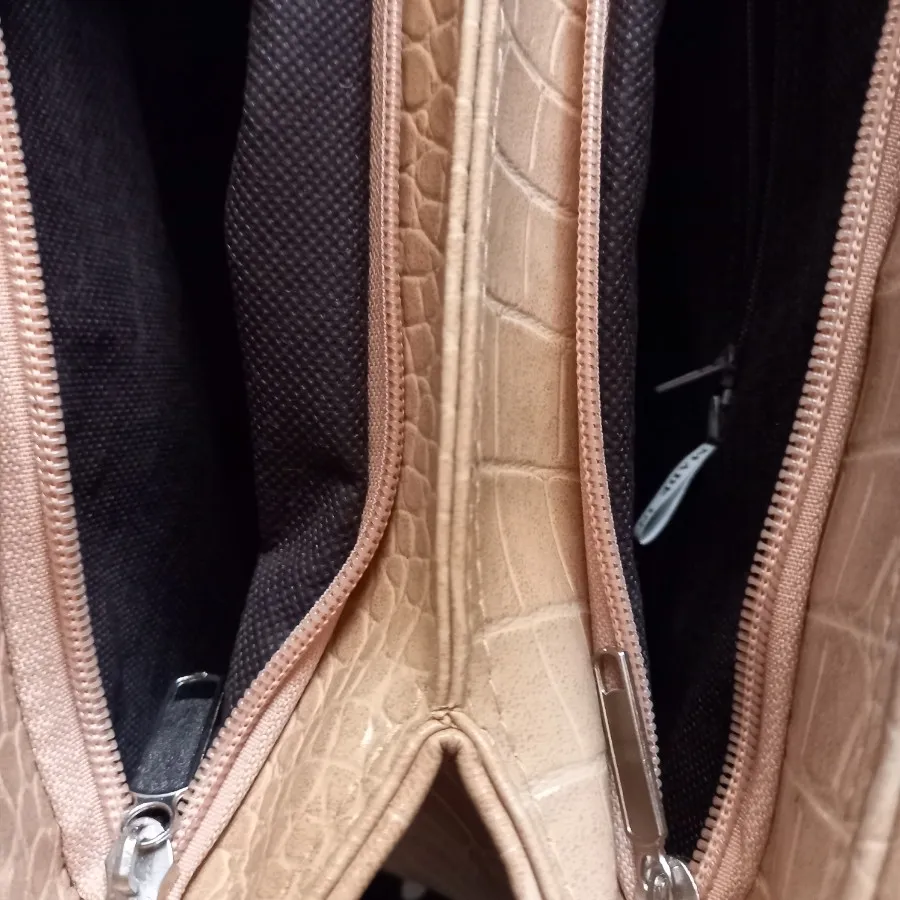 کیف دستی کرمی