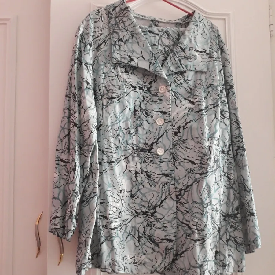 چند دست کت ودامن ورق بزنی