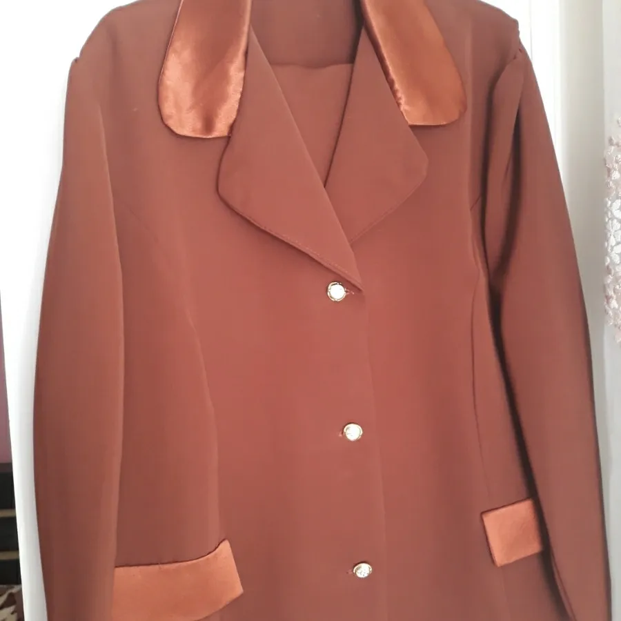 چند دست کت ودامن ورق بزنی