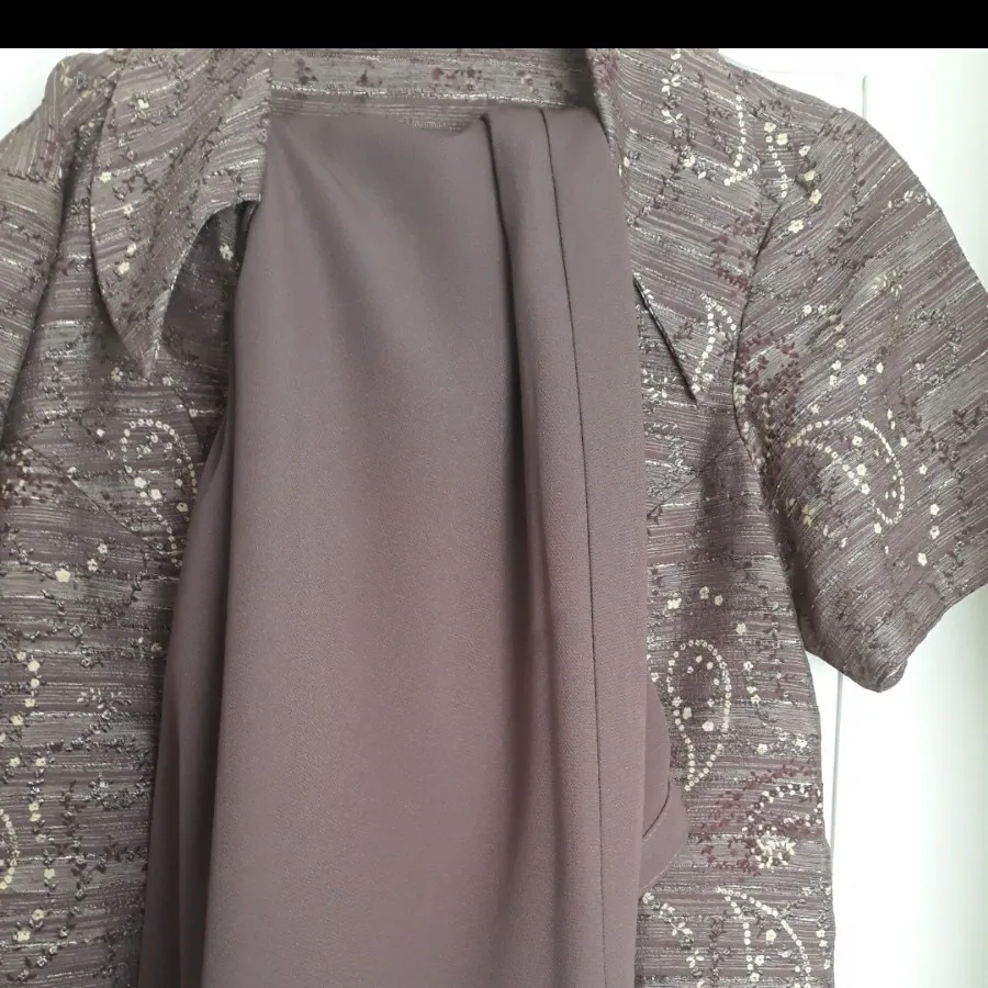 چند دست کت ودامن ورق بزنی