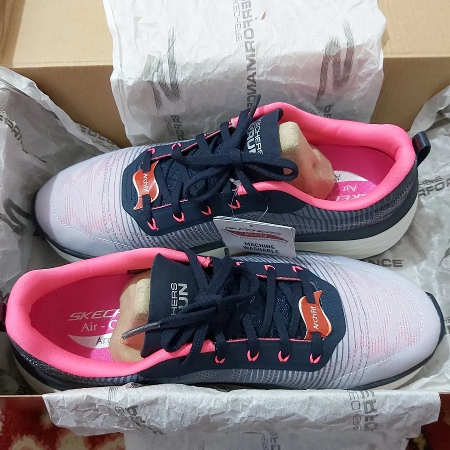 کتونی اسکچرز