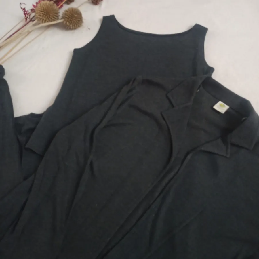 سه تیکه تاپ و دامن و کت