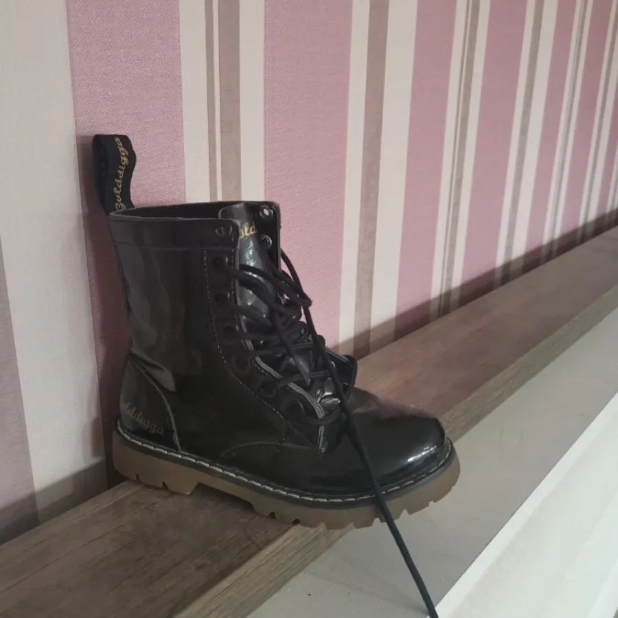 بوت دخترانه