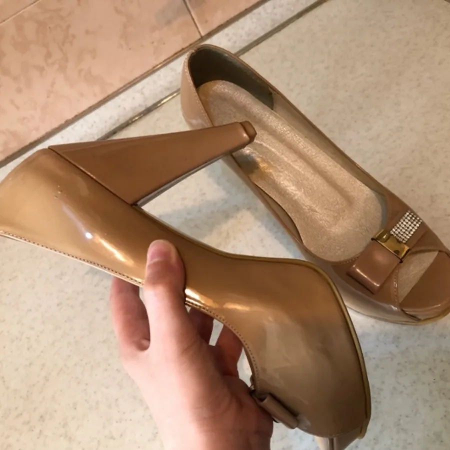 کفش نسکافه ای