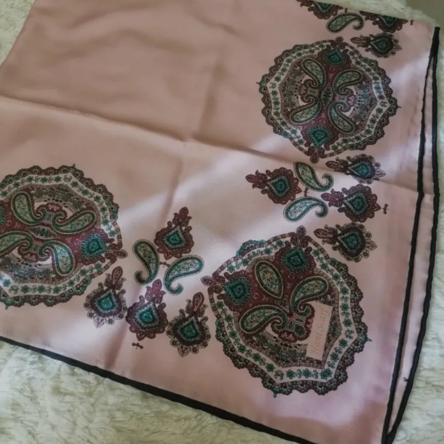 روسری ابریشم دور دست دوز