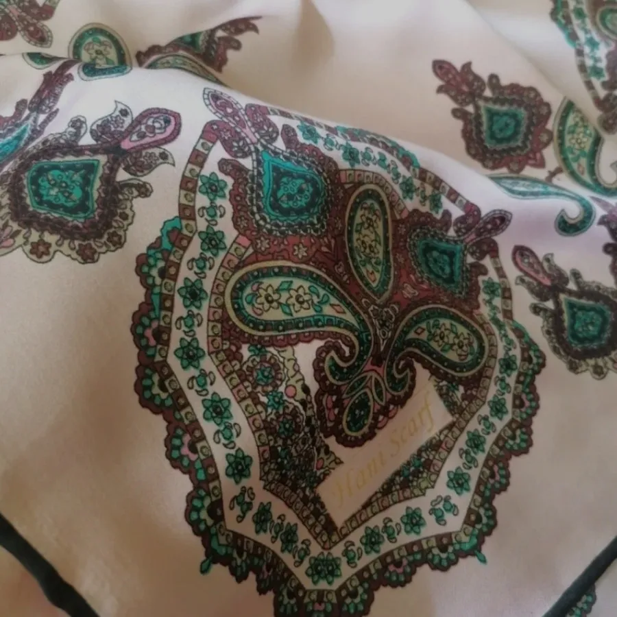 روسری ابریشم دور دست دوز