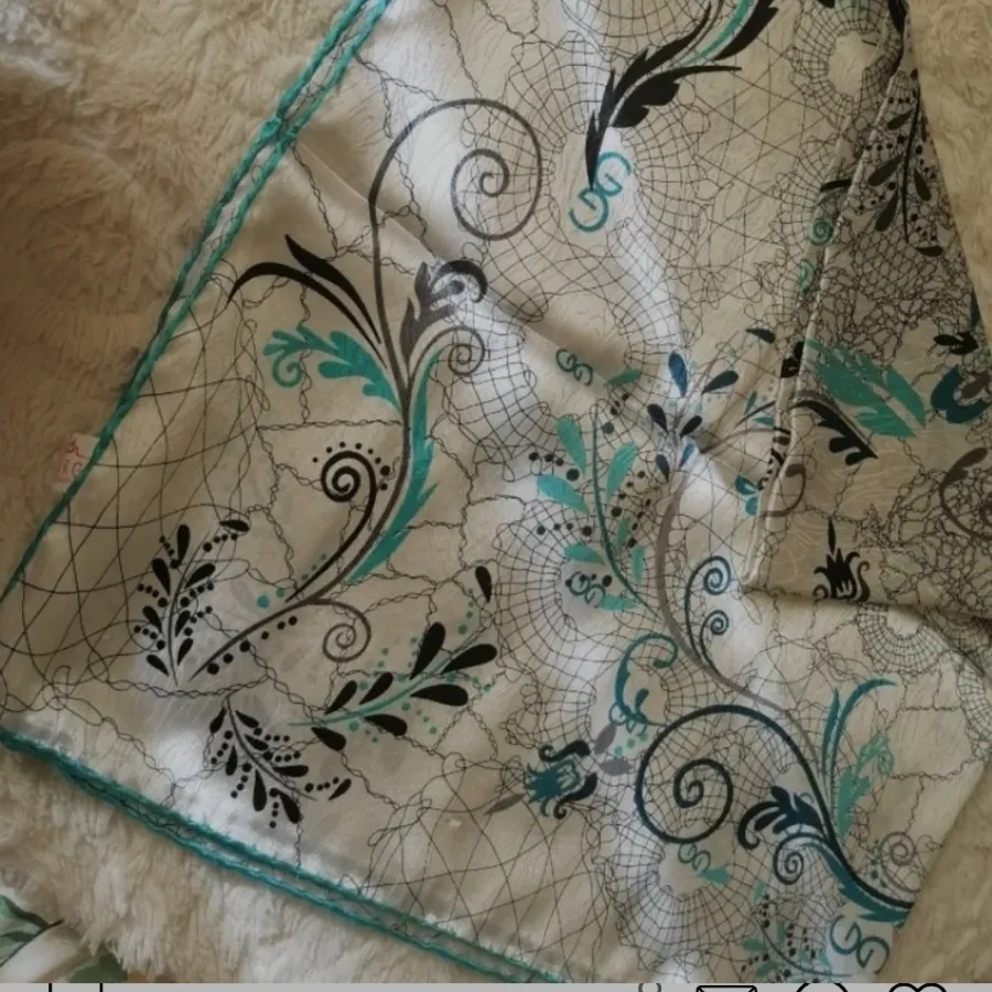 روسری ابریشم دور دست دوز