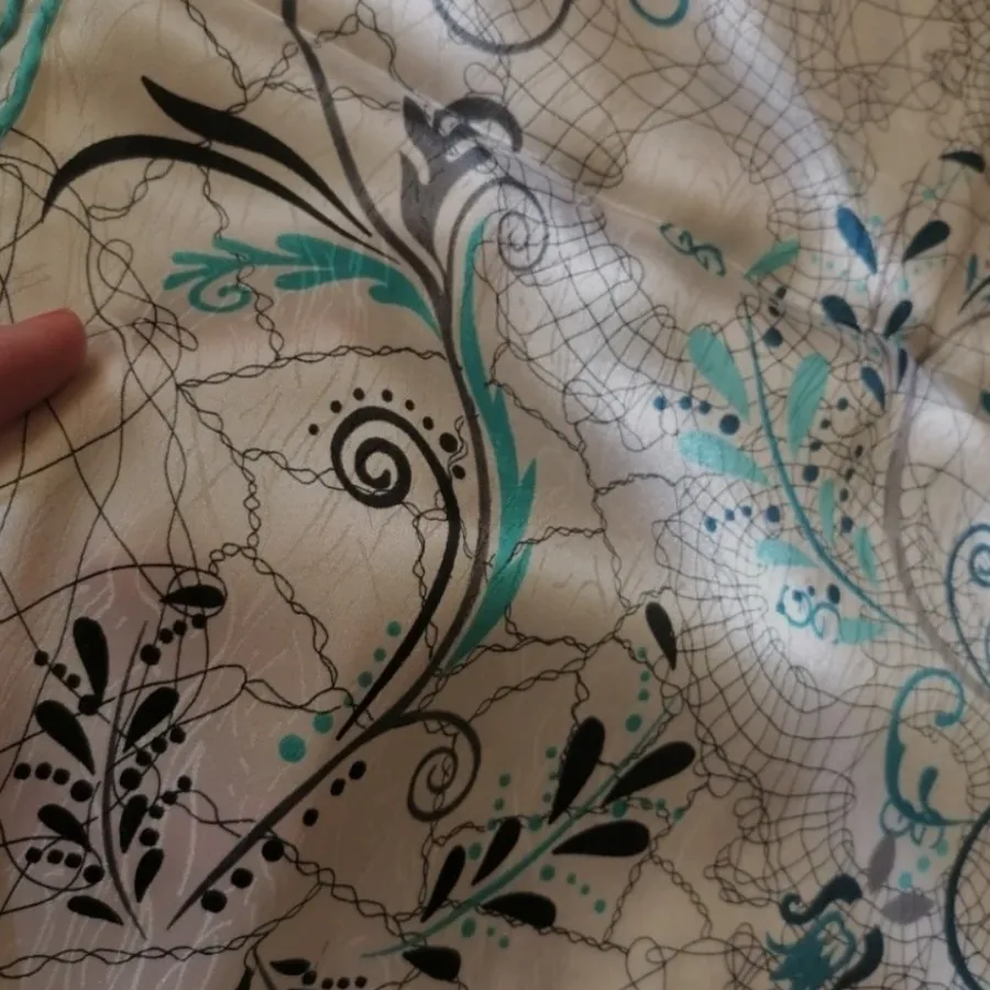 روسری ابریشم دور دست دوز