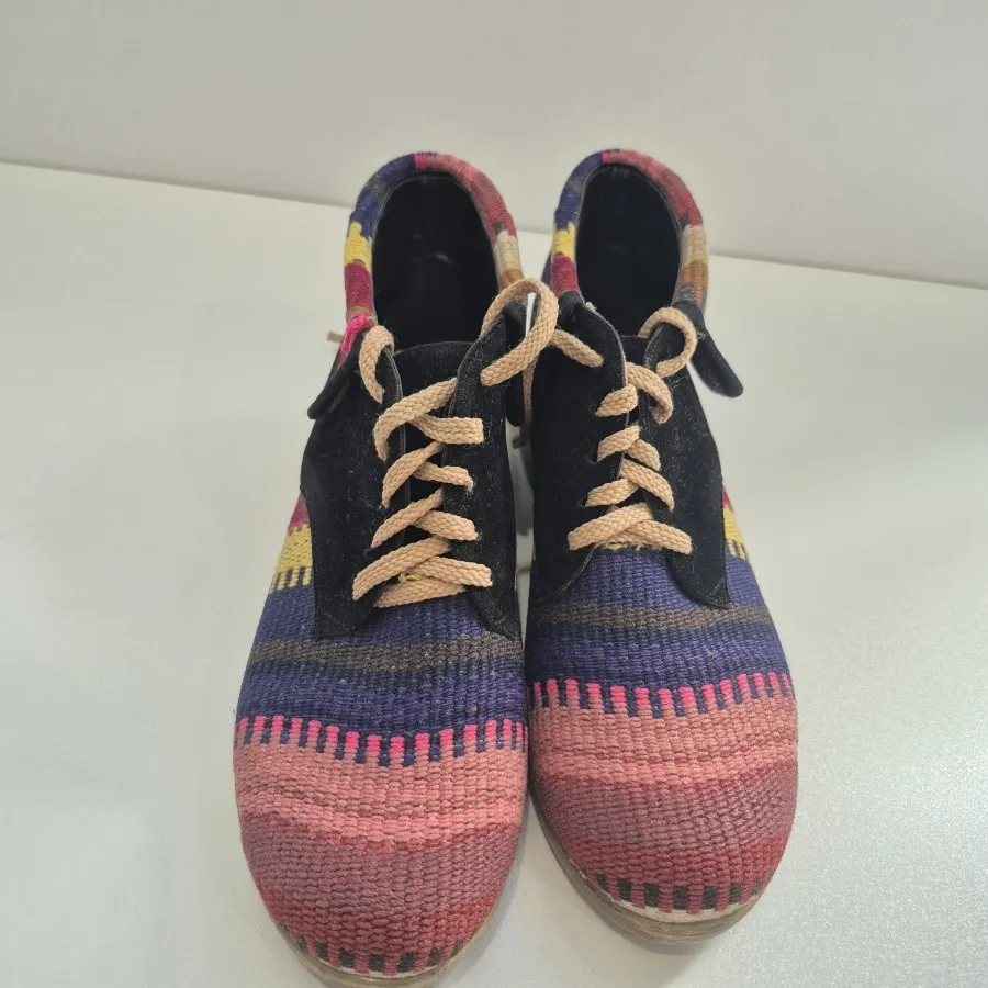 کفش سنتی بسیار شیک و زیبا