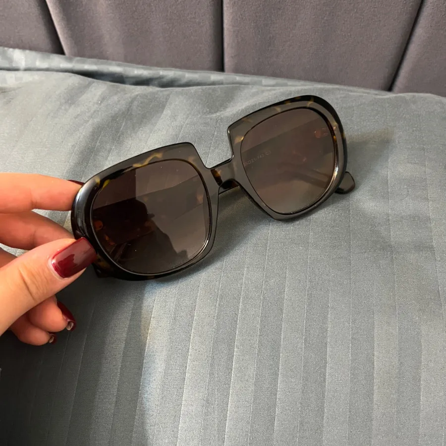 عینک افتابی زنانه لویوه