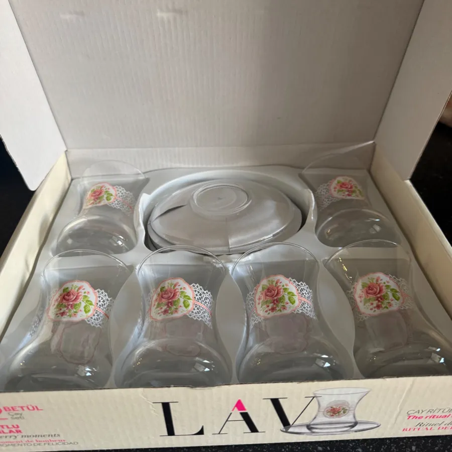 فنجون و نعلبکی 12 تکه Lav