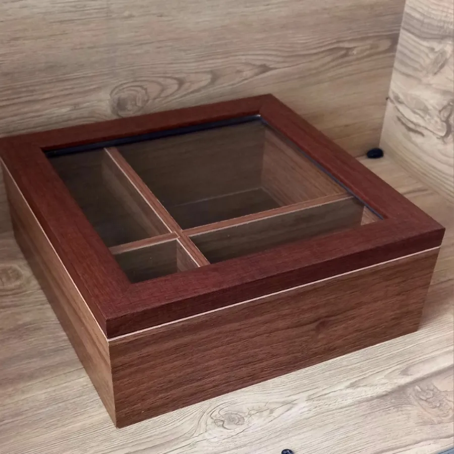 باکس چوبی درب دار