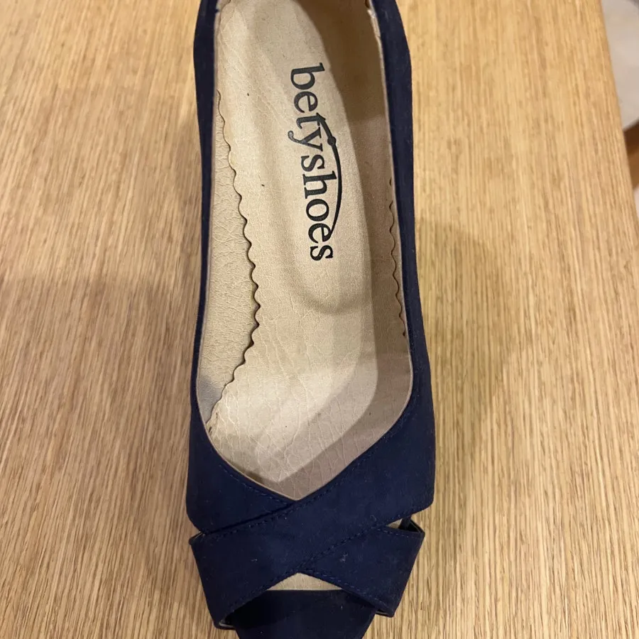 کفش سورمه ابی