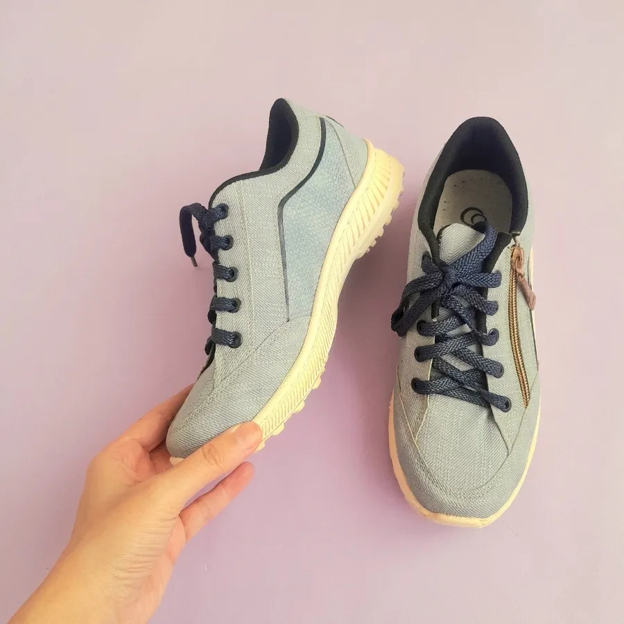 کفش اسپورت آبی