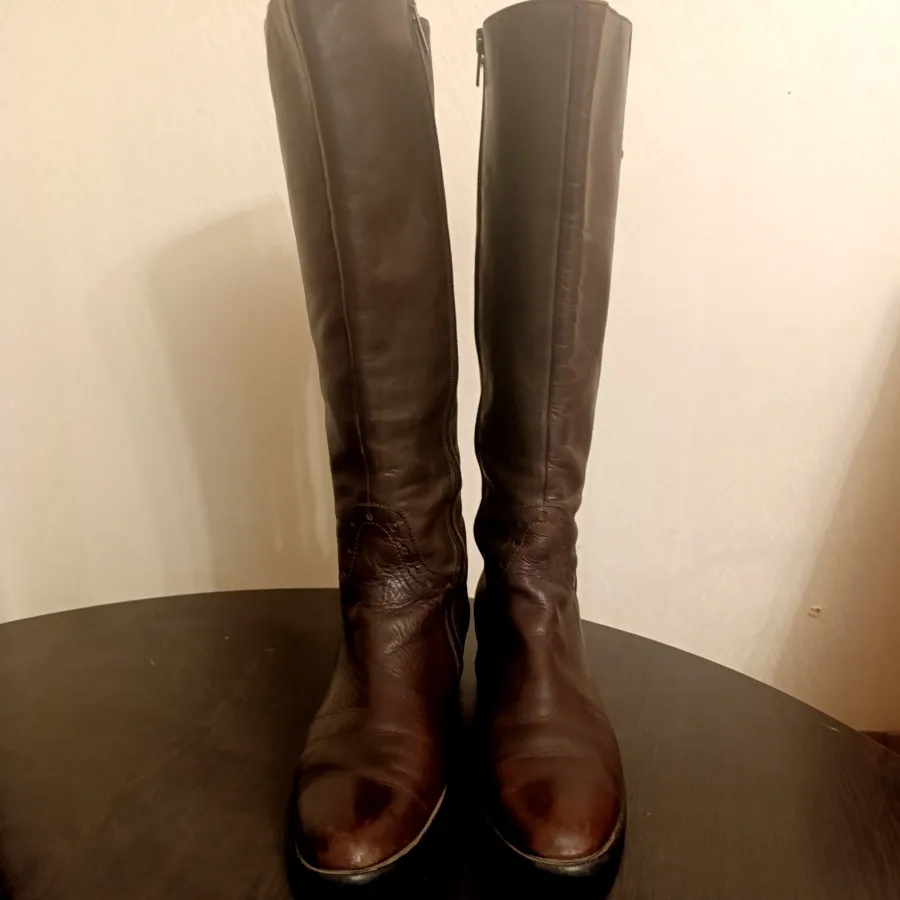 بوت بلند چرم زنانه