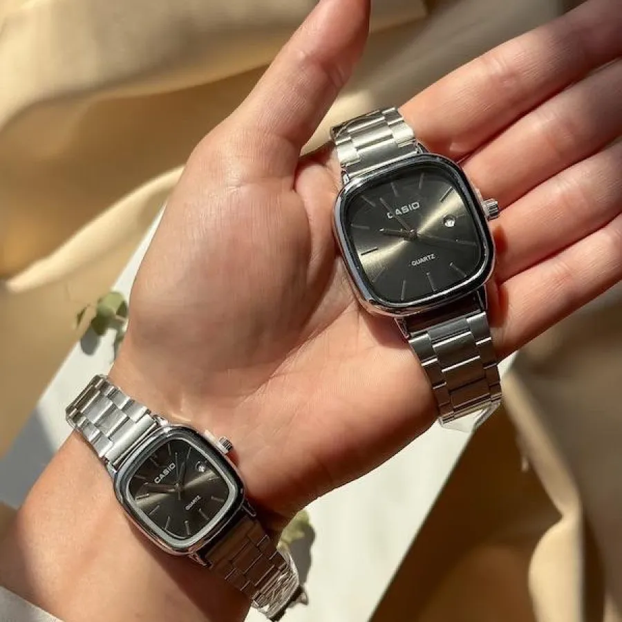 ساعت اولد مانی