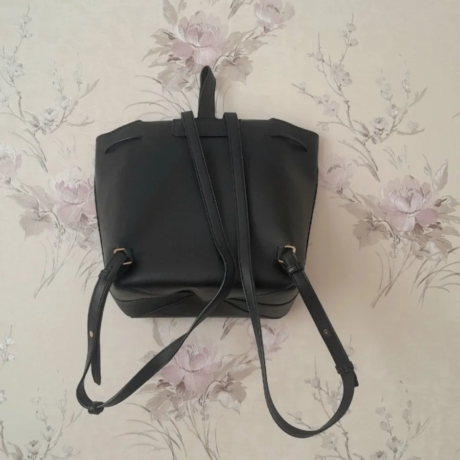 کوله پشتی منگو