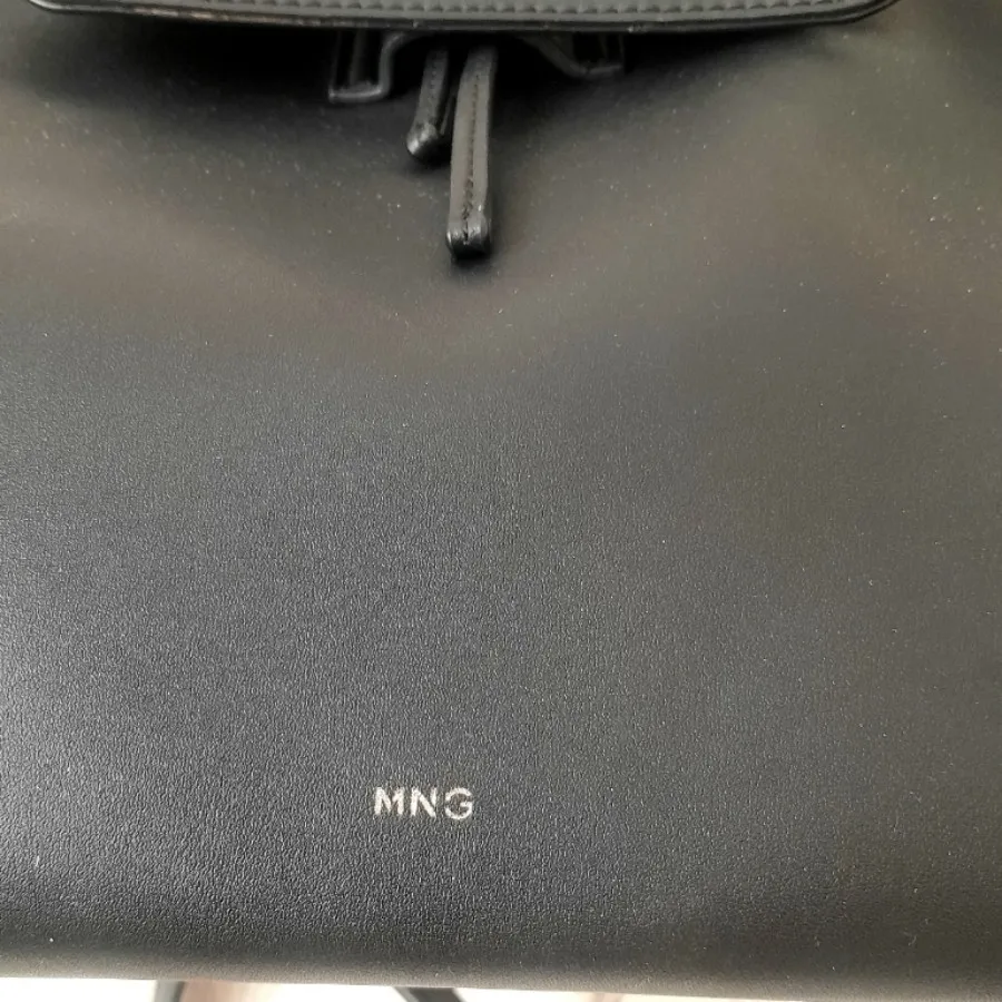 کوله پشتی منگو