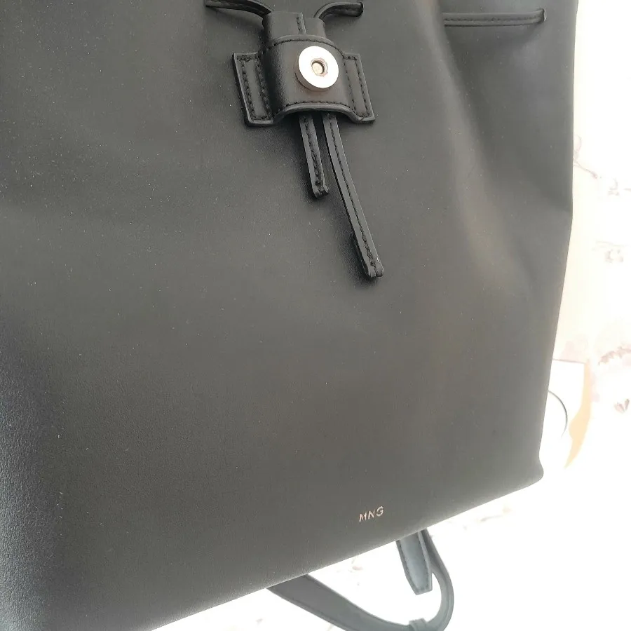 کوله پشتی منگو