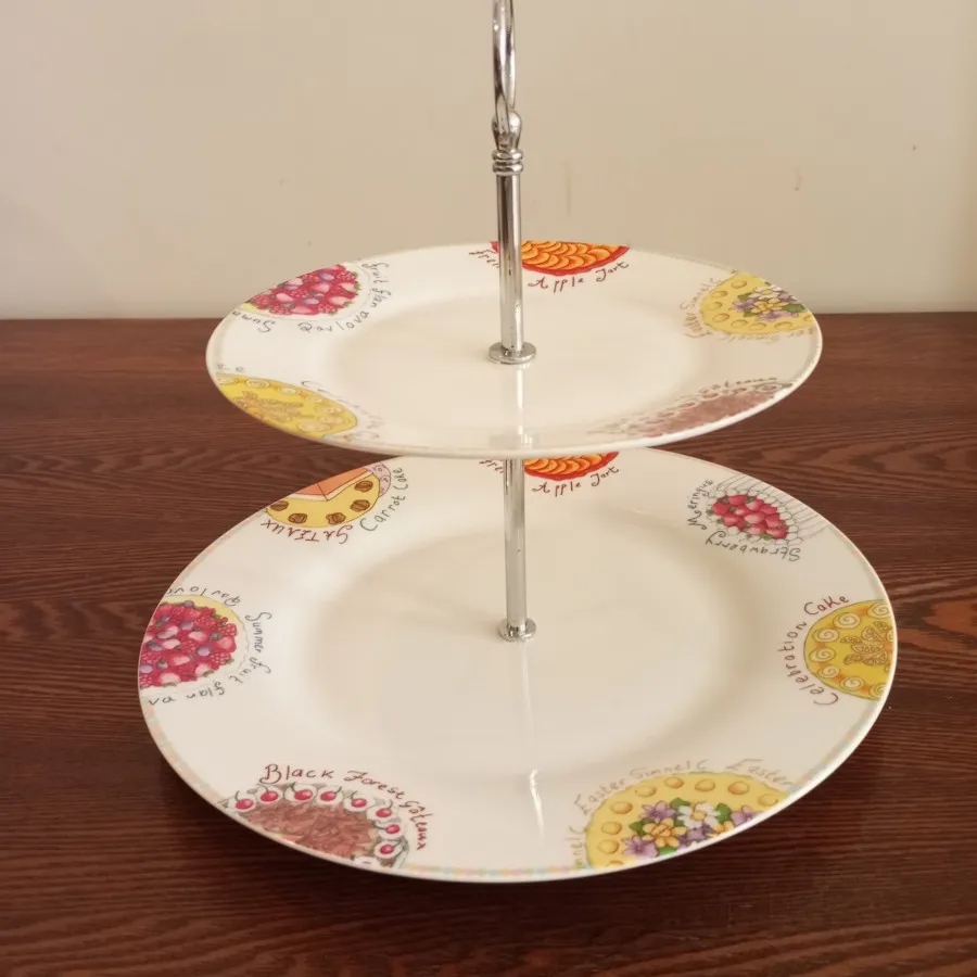 کیک و شیرینی خوری دو طبقه