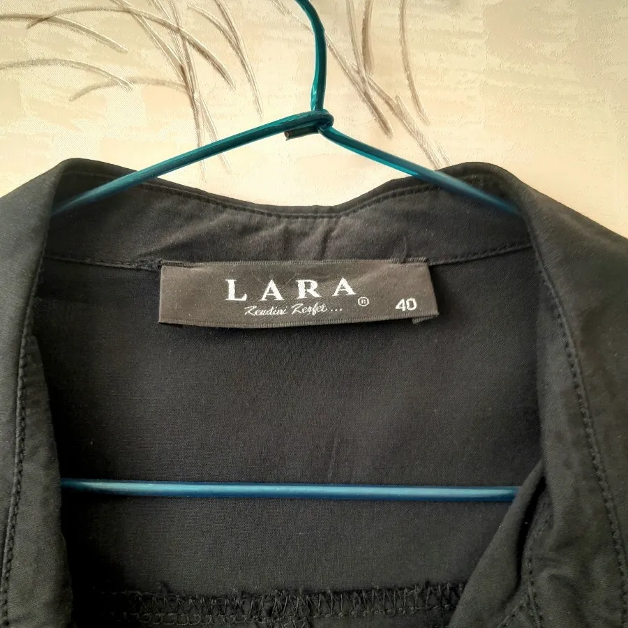 مانتو کوتاه مشکی لارا