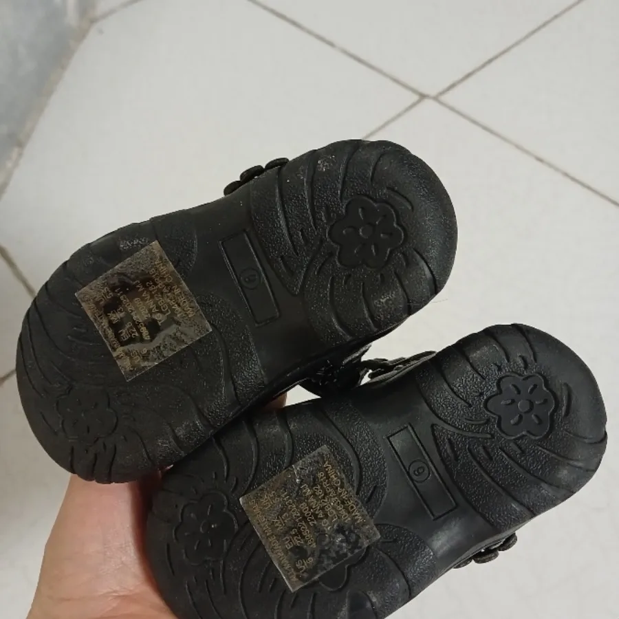 کفش بچه گانه