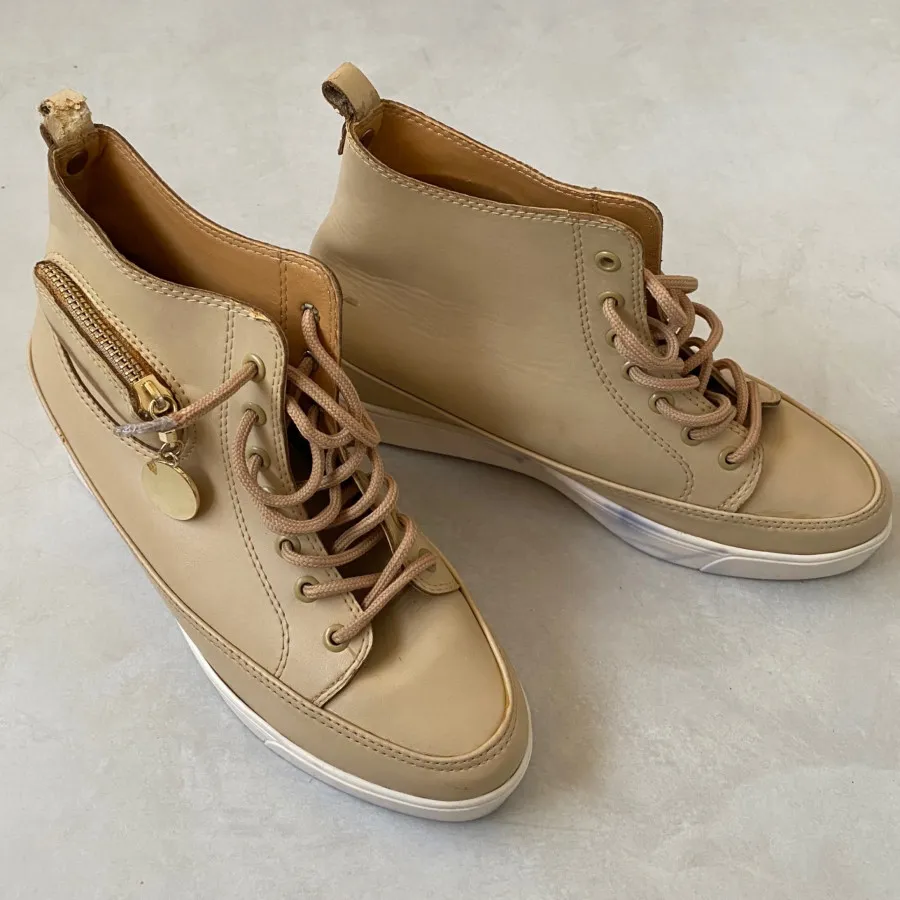 نیم بوت لژ مخفی